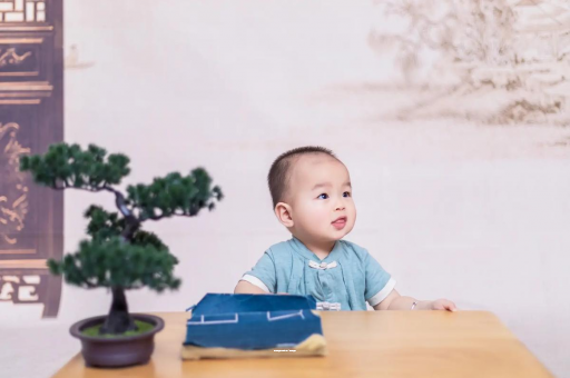 克拉玛依宝宝喊肚子疼怎么回事